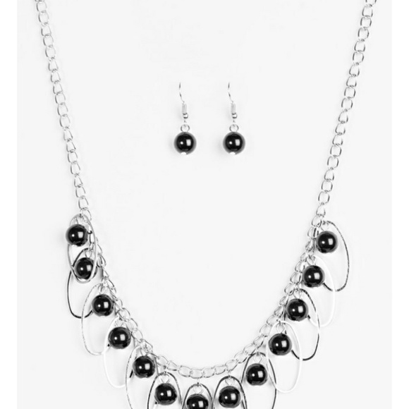 Earrings and necklaces - Picture 2 of 8